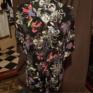 JJ Studio Size Medium Women’s Floral Print Blouse